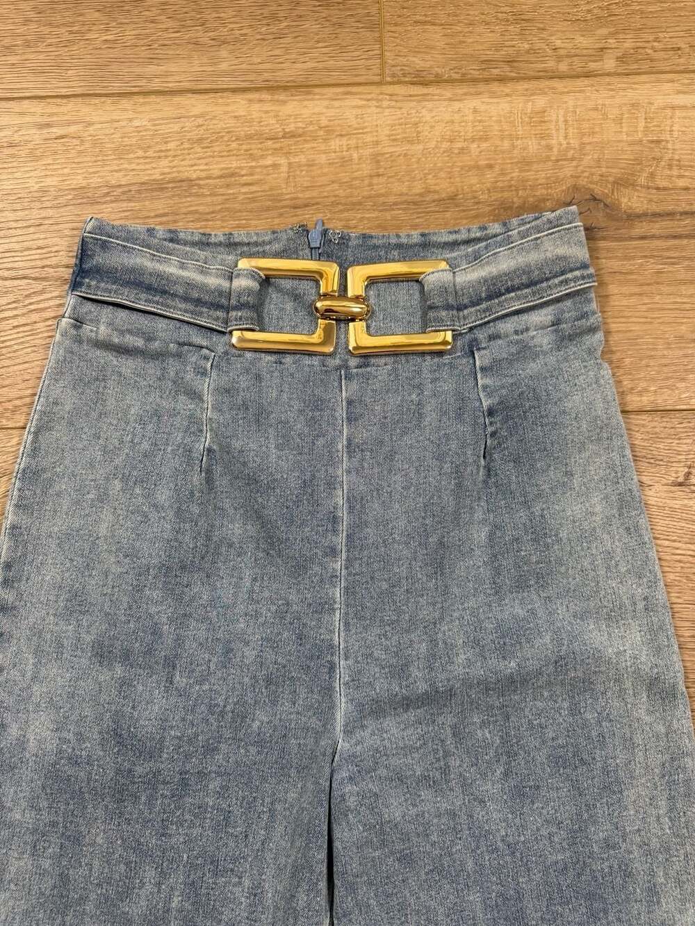Valentine High Waist Wide Leg Jeans Light Wash Gold Buckle Detail Women’s Small - Picture 3 of 14